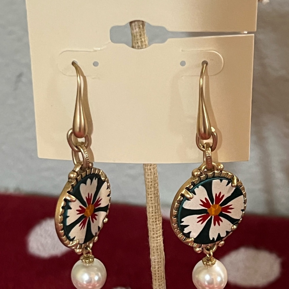 NWT Patricia Nash Gold Floral Earrings with Pearl Accents #PNER